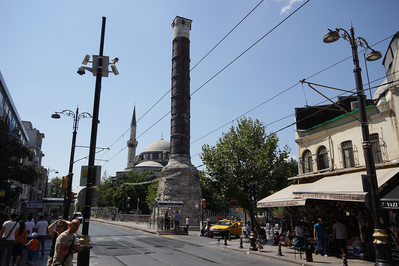 Çemberlitaş Sütunu ve Divanyolu